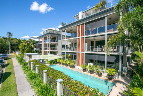 Beachfront Apartment With Ocean Views - Mackay Tourism 1