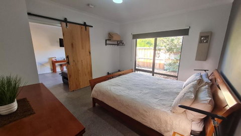 Red Ochre - Large Apartment With Private Courtyard - Mackay Tourism 2