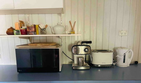 Red Steps - Family & Pet Friendly - Mackay Tourism 2