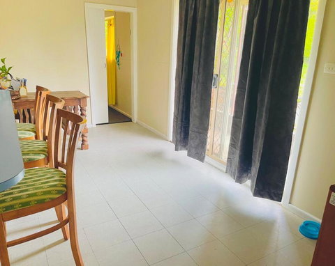 Red Steps - Family & Pet Friendly - Mackay Tourism 3