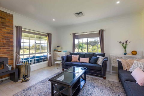 Redims Hill Cottage - Mackay Tourism 1