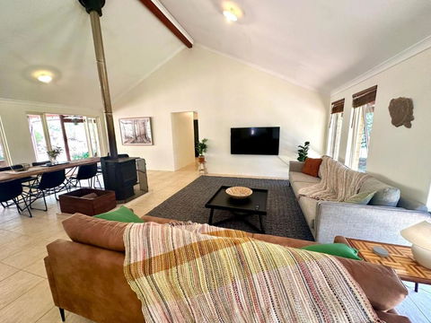 Redtail House - Carlotta - Mackay Tourism 0