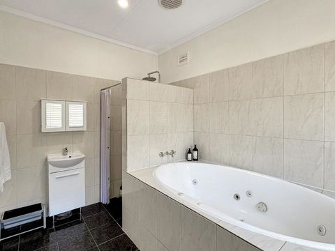 Relax At Gossan - Mackay Tourism 2