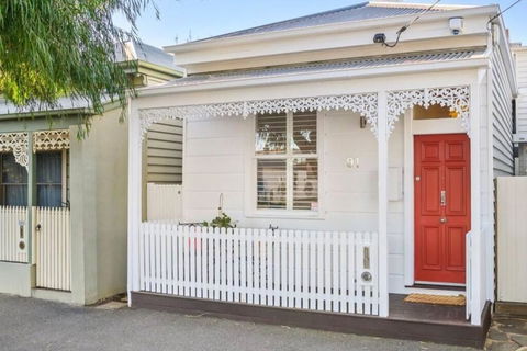 Renovated Brilliance In Bayside Albert Park - Mackay Tourism 0