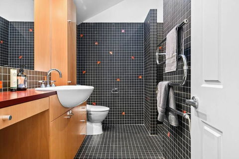 Renovated Brilliance In Bayside Albert Park - Mackay Tourism 3
