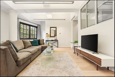 Renovated Warehouse Conversion In Heart Of Sydney - Mackay Tourism 1