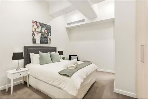 Renovated Warehouse Conversion In Heart Of Sydney - Mackay Tourism 3