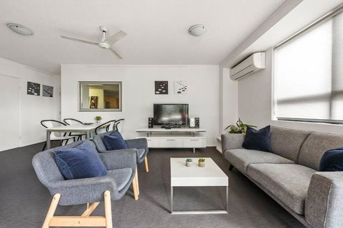 Resort Living - 10mins CBD - 2Bed / 2Bath / 1Car - Mackay Tourism 3
