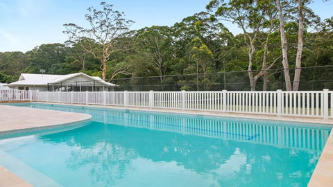 Resort Style Living With Pool, Tennis Court And Beach - Mackay Tourism 1