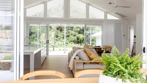 Resort Style Living With Pool, Tennis Court And Beach - Mackay Tourism 2