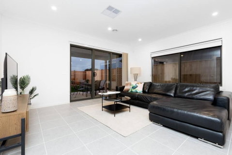 ResortStyle 4BR House With Parking - Mackay Tourism 3