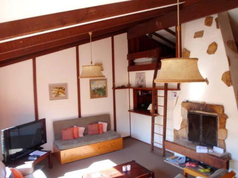 Retro 2 Bedroom Apartment - Mackay Tourism 0