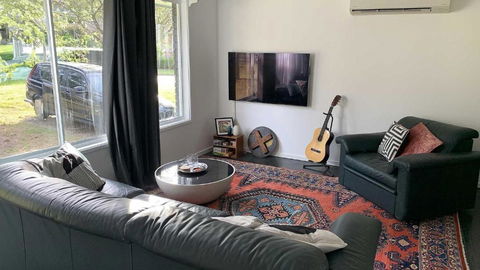Retro Beach House - Macmasters Beach - Mackay Tourism 1