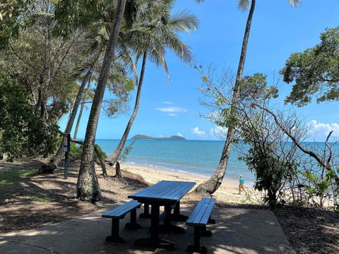 Ribbons Beachfront Apartments Clifton Beach - Mackay Tourism 3