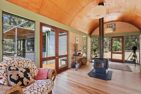 Rikkara Sanctuary 19 Rikkara Avenue Private Retreat - Mackay Tourism 1