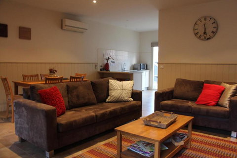 River Rock Cottage Centrally Located And Dog Friendly - Mackay Tourism 0