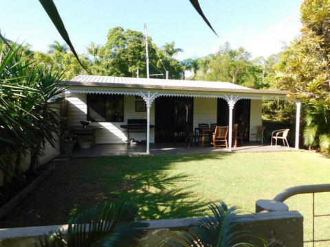 Riverbend Cottage Cabin - Little Heaven - Mackay Tourism 2