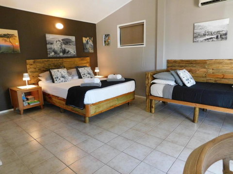 Riverbend Cottage Cabin - Little Heaven - Mackay Tourism 3