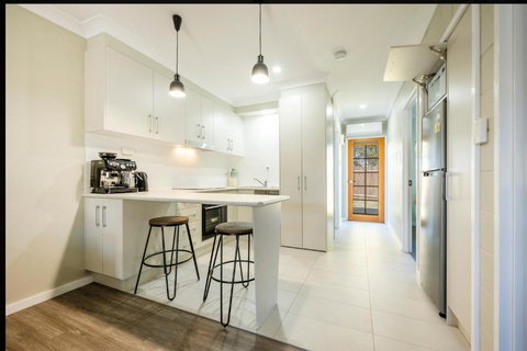 Riverdale Boutique Townhouses No 12 - Mackay Tourism 3