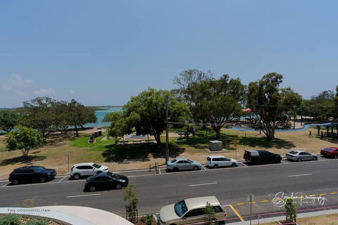 RIVERFRONT BREEZE @ The Cosmopolitan Unit10307 - Mackay Tourism 2