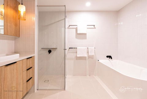 RIVERFRONT BREEZE @ The Cosmopolitan Unit10307 - Mackay Tourism 3