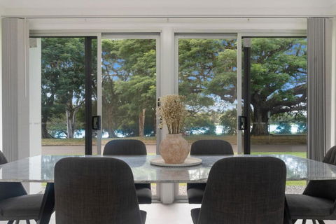 Riverside Serenity - Mackay Tourism 0