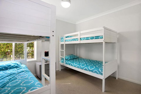 Riverside Views Hawks Nest - Mackay Tourism 3