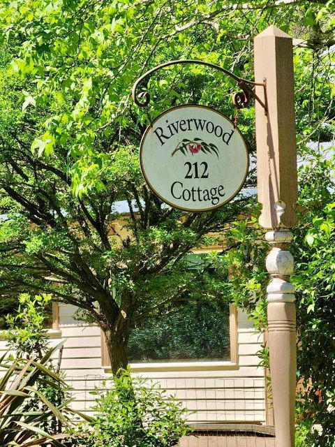 Riverwood Cottage, Accessible Accommodation - Mackay Tourism 0