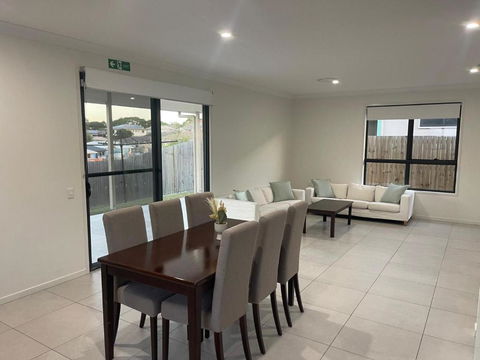 Redbank Plains Cozy Retreat - Mackay Tourism 1