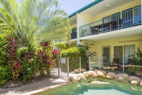 SAILS 9 Beachfront Getaway Horseshoe Bay - Mackay Tourism 2