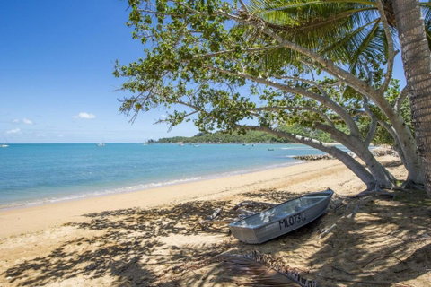 SAILS 9 Beachfront Getaway Horseshoe Bay - Mackay Tourism 1
