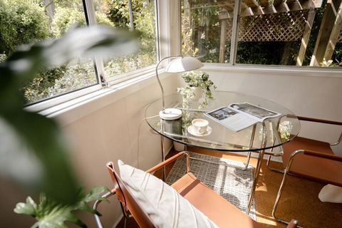 Romantic Garden Cottage With Home Cinema - Mackay Tourism 0
