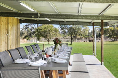 Roads End With Games Barn Ponies Alfresco Dining - Mackay Tourism 2