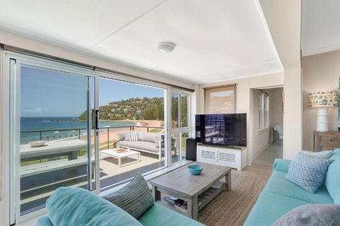 Rocklands Palm Beach Front - Mackay Tourism 1