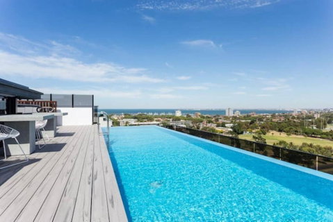 Rooftop Infinity Pool - St Kilda Luxury - Mackay Tourism 0