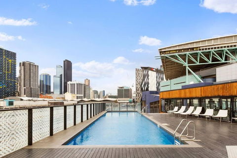Rooftop Pool 2BR Apt At Marvel Stadium With Free Parking - Mackay Tourism 3