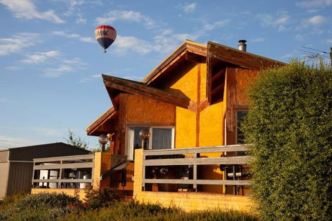 Rose Cottage Yarra Glen - Mackay Tourism 0