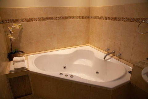 Rose Cottage Yarra Glen - Mackay Tourism 3