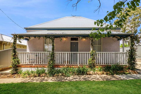RoseBerne Cottage - Mackay Tourism 0