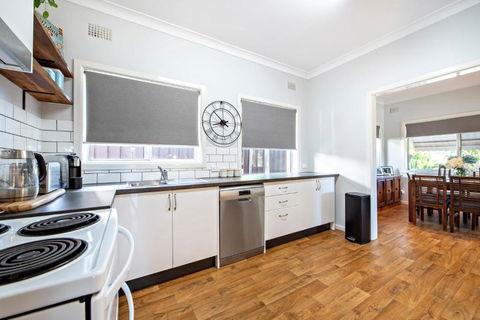 Rosewood Cottage - Stroll To Central, Cosy Escape - Mackay Tourism 1