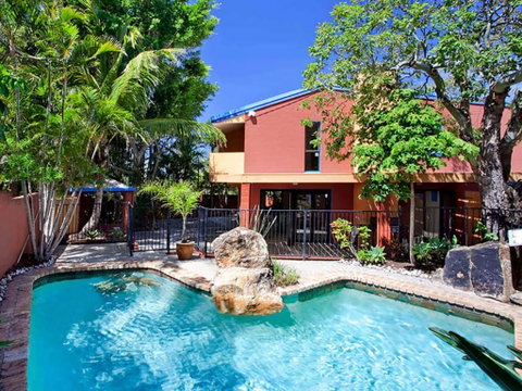 Ross Cres Spacious Private Beach House - Mackay Tourism 0