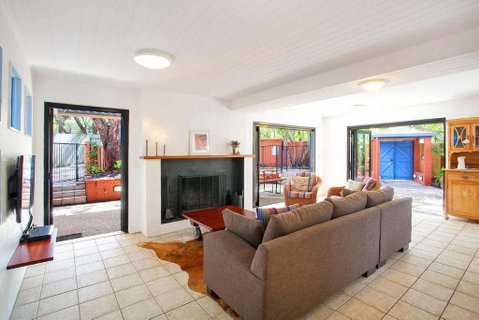 Ross Cres Spacious Private Beach House - Mackay Tourism 1