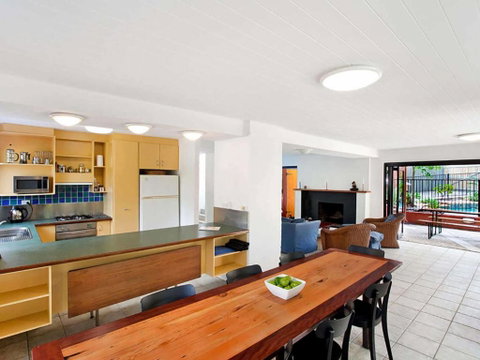 Ross Cres Spacious Private Beach House - Mackay Tourism 3
