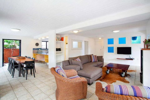 Ross Cres Spacious Private Beach House - Mackay Tourism 2