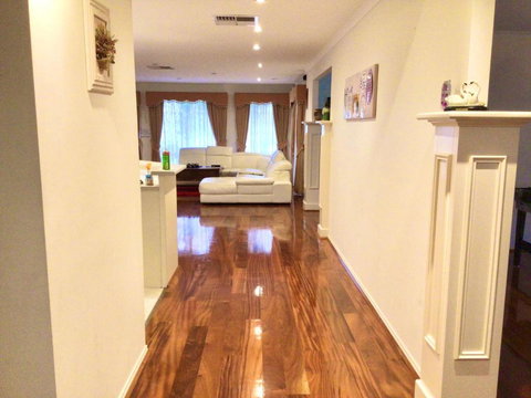 Roxy - A Spacious Cosy Getaway - Near Mel Airport - Mackay Tourism 3