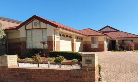 Roxy - A Spacious Cosy Getaway - Near Mel Airport - Mackay Tourism 2