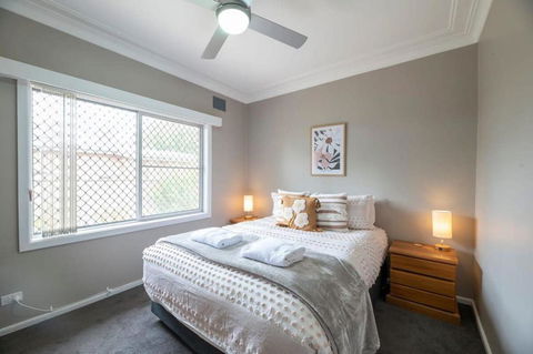 Roycox Cottage - Charming Escape, Fireplace - Mackay Tourism 1