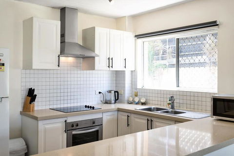 Runaway Bay Waterfront Delight - Mackay Tourism 3