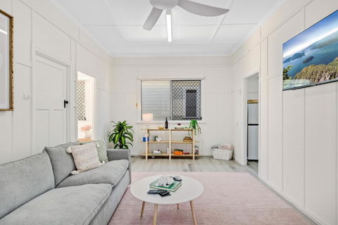 Sage Cottage! CBD Perfection! - Mackay Tourism 0