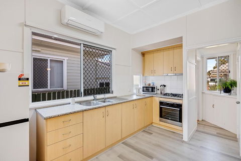 Sage Cottage! CBD Perfection! - Mackay Tourism 1